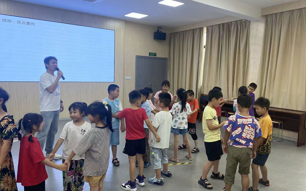 依兰龙观乡中心学校